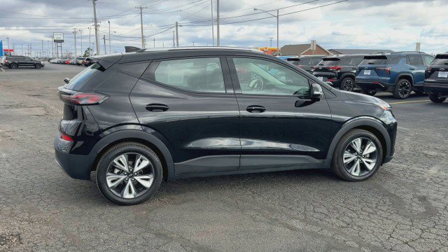 Certified 2022 Chevrolet Bolt EUV LT w/ Convenience Package image 9