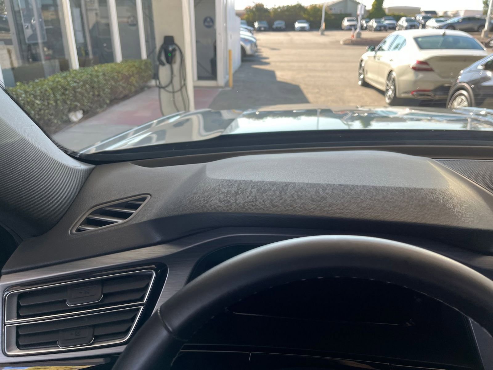 Used 2025 Volkswagen Atlas Cross Sport SE image 34