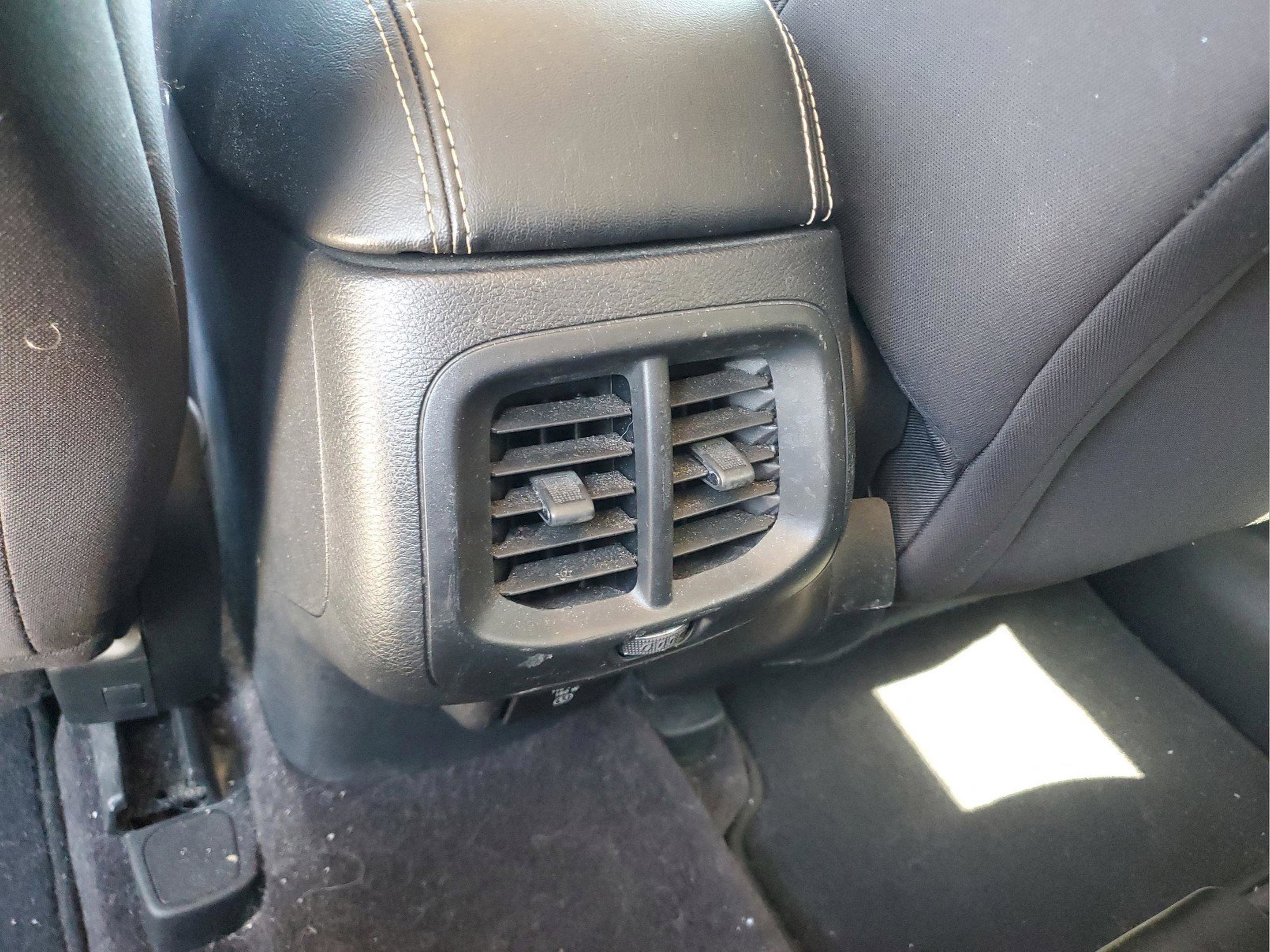 Used 2017 Jeep Cherokee Latitude FWD image 12