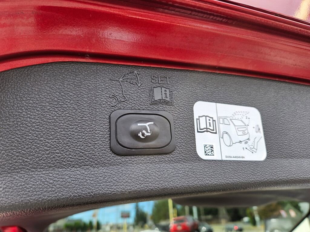 Used 2017 Ford Escape Titanium image 11
