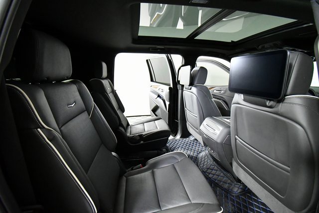 Used 2024 Cadillac Escalade ESV Premium Luxury w/ Performance Package image 15