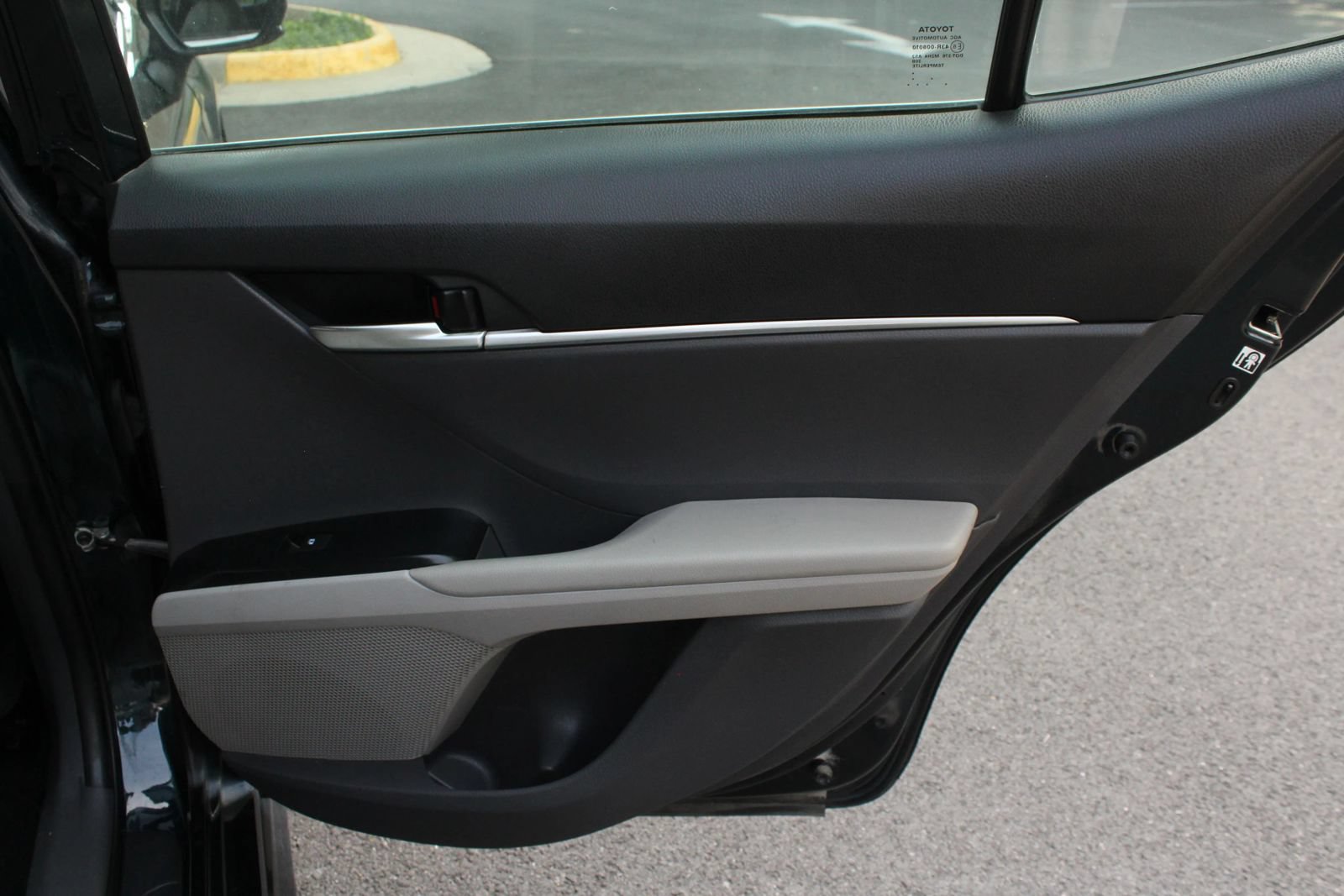 Used 2019 Toyota Camry SE FWD image 22