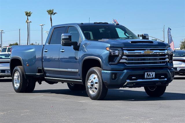 New 2026 Chevrolet Silverado 3500 High Country w/ Technology Package image 2