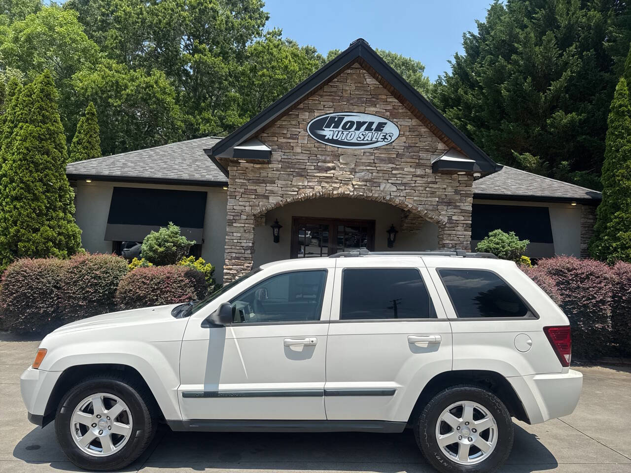 Used 2009 Jeep Grand Cherokee Laredo image 1