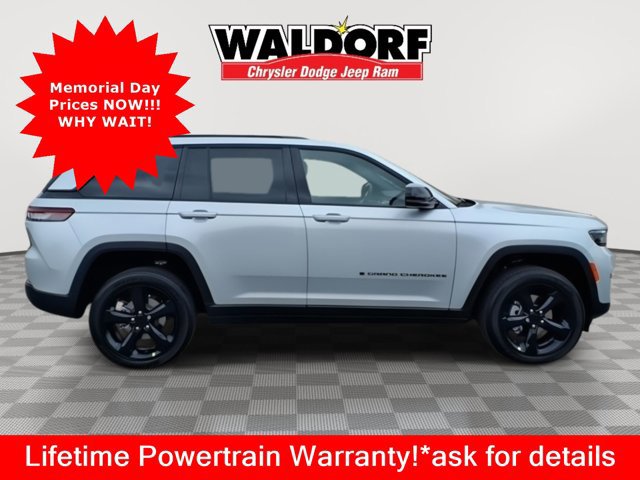 New 2025 Jeep Grand Cherokee Altitude AWD/4WD image 2
