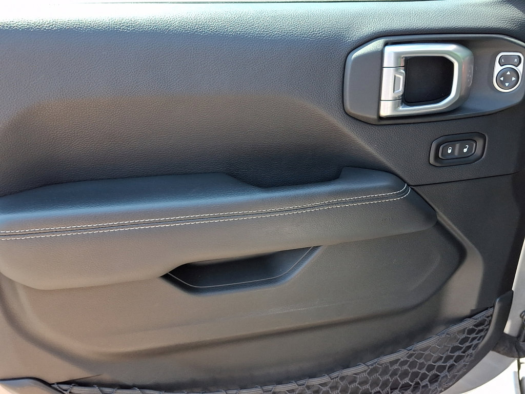 Used 2019 Jeep Wrangler Unlimited Sahara AWD/4WD image 22