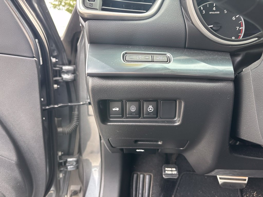 Used 2023 Nissan Maxima SR w/ Sport Mat Group FWD image 15