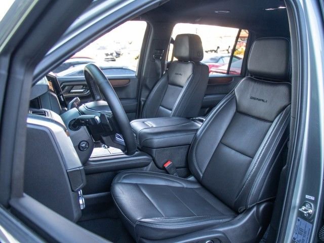 Used 2025 GMC Yukon XL Denali image 10