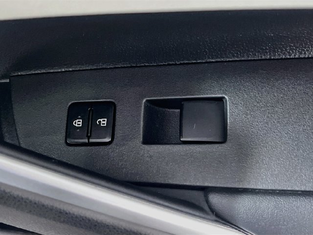 Used 2024 Toyota Corolla Cross LE w/ Moonroof Package FWD image 32