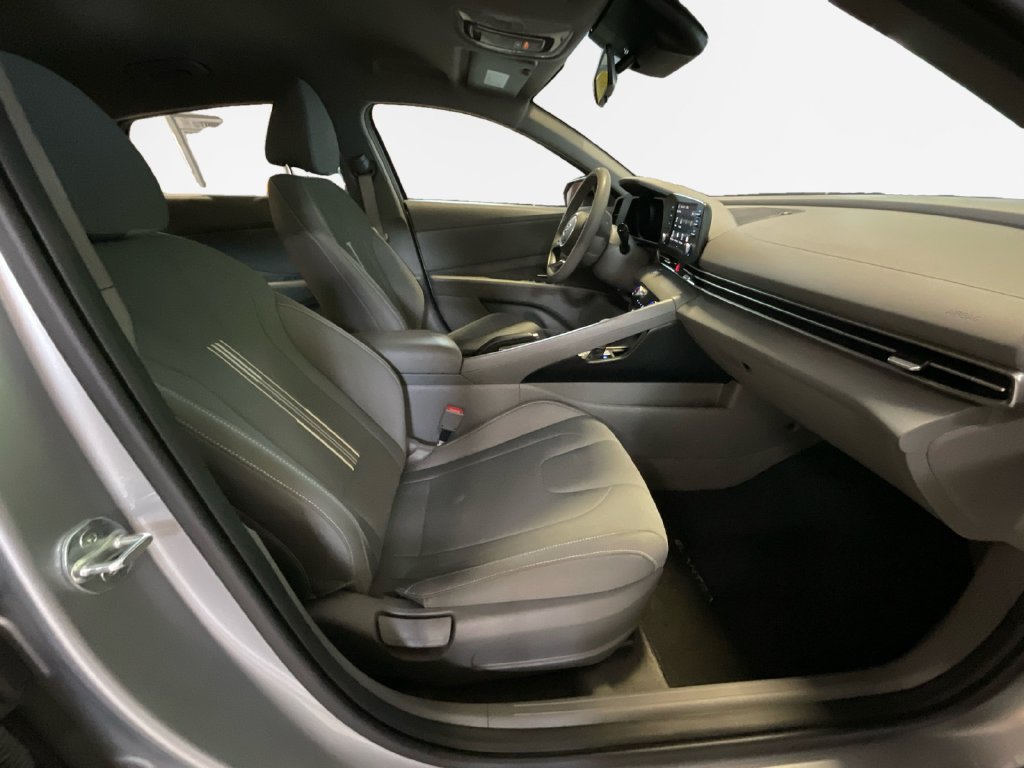 Used 2022 Hyundai Elantra SEL FWD image 26