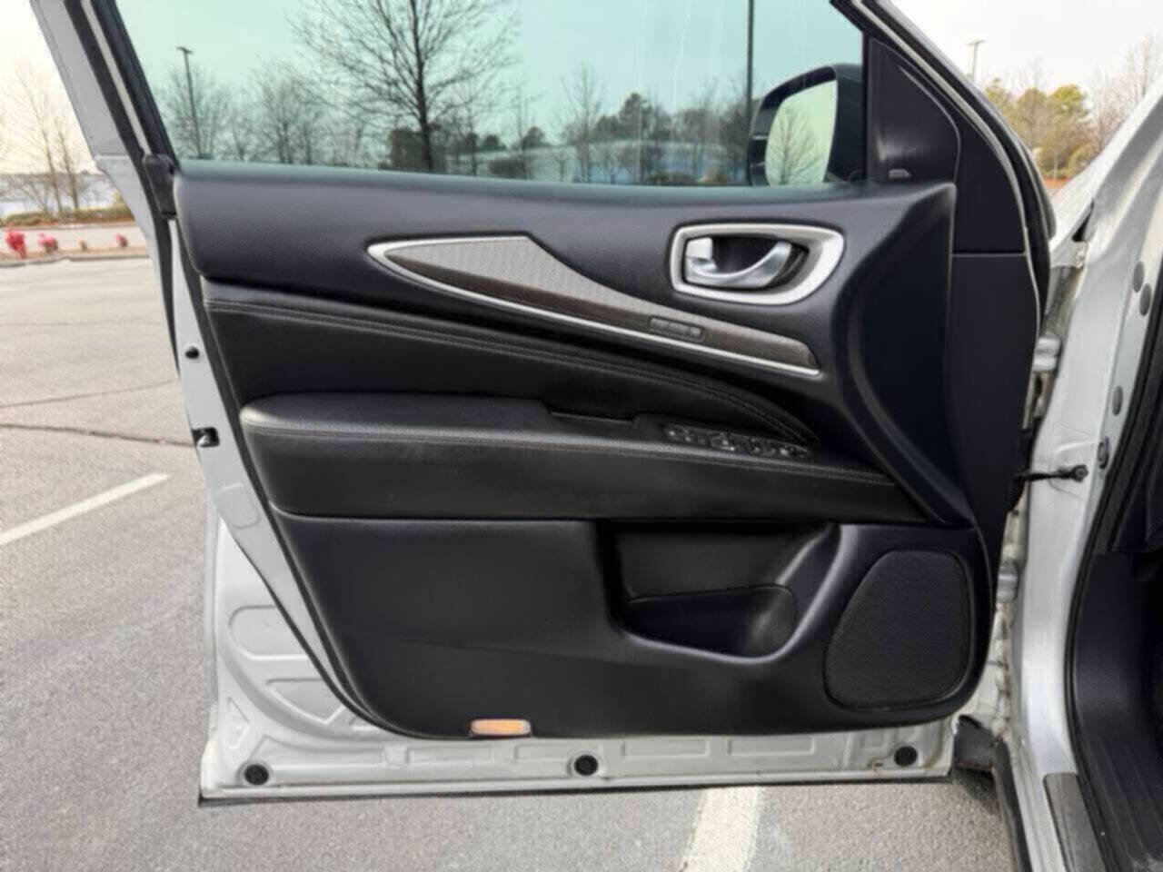 Used 2019 INFINITI QX60 Luxe w/ Essential Package image 11