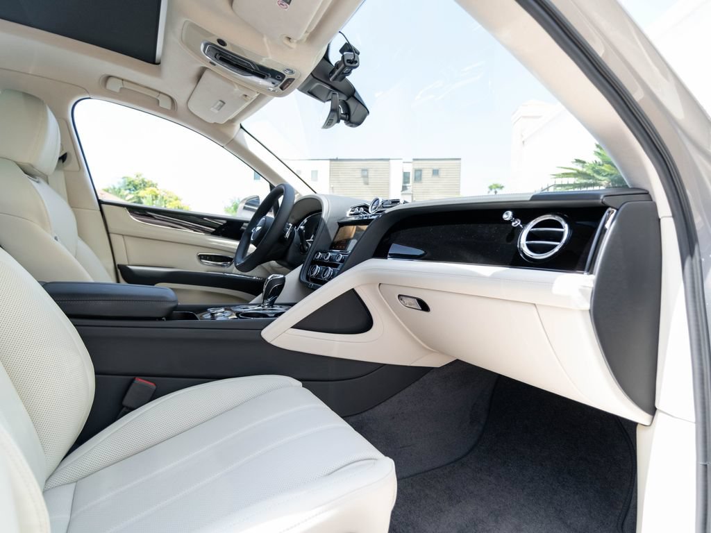 New 2026 Bentley Bentayga AWD/4WD image 2