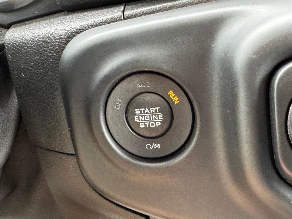 Used 2019 Jeep Wrangler Unlimited Sahara w/ Dual Top Group AWD/4WD image 20