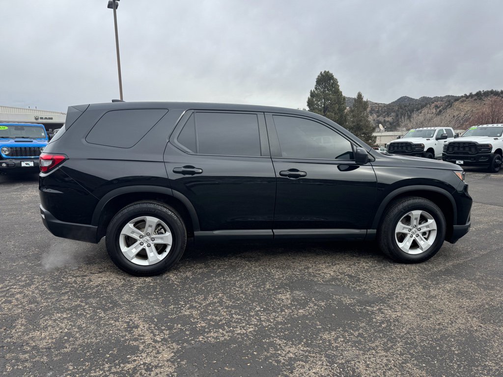 Used 2024 Honda Pilot LX image 8
