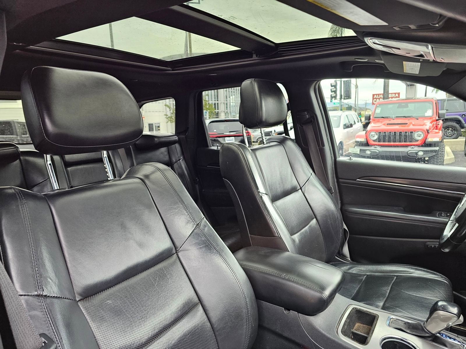 Used 2020 Jeep Grand Cherokee Limited w/ Luxury Group II image 28