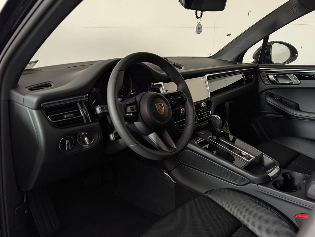 New 2026 Porsche Macan AWD/4WD image 4