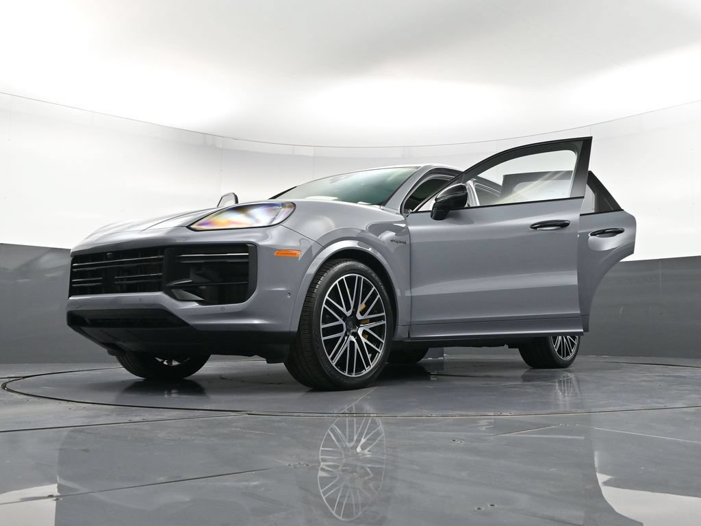 Certified 2025 Porsche Cayenne Turbo AWD/4WD image 39