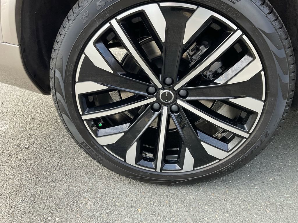 New 2026 Volvo XC90 T8 Core image 16