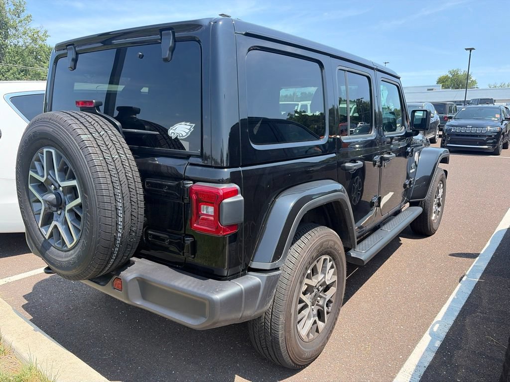 Used 2024 Jeep Wrangler Unlimited Sahara AWD/4WD image 13