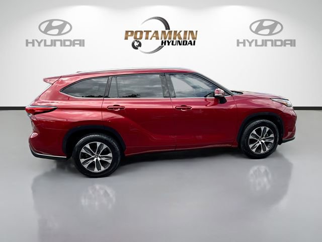 Used 2020 Toyota Highlander XLE image 4
