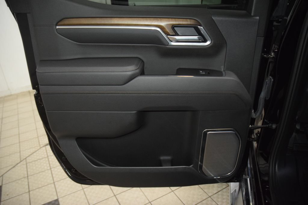 Used 2025 Chevrolet Silverado 1500 High Country w/ High Country Premium Package AWD/4WD image 47