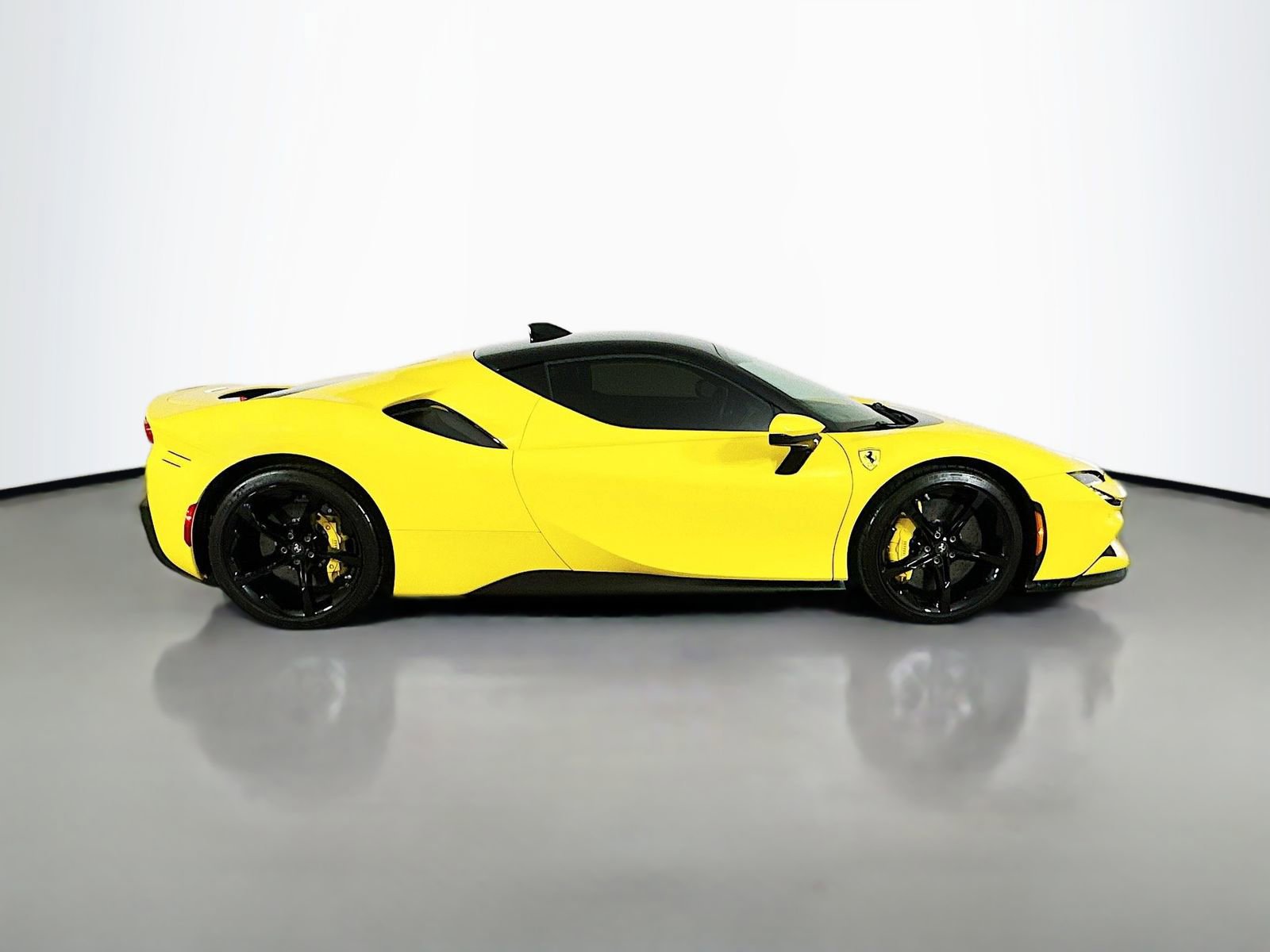 Used 2022 Ferrari SF90 Stradale AWD/4WD image 4
