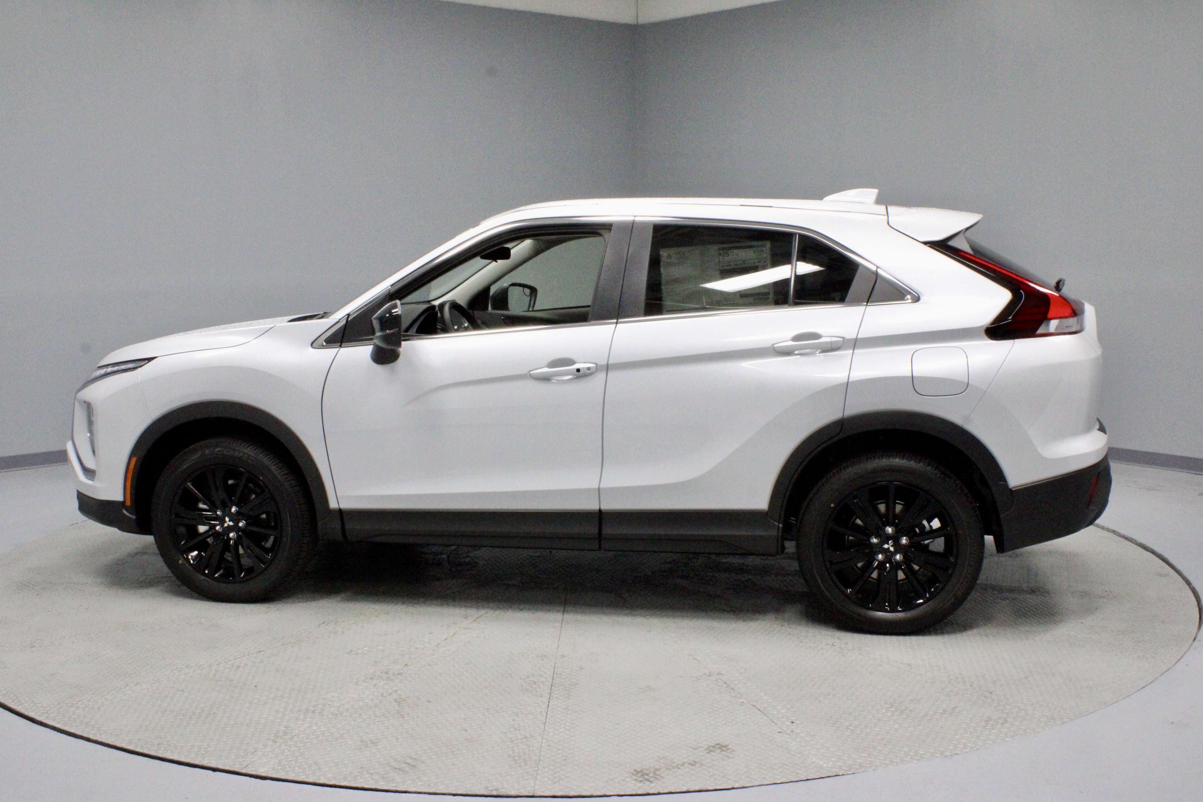 New 2026 Mitsubishi Eclipse Cross LE image 5