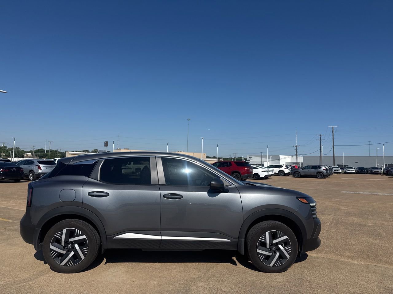 Certified 2025 Nissan Kicks SV w/ Charging Package FWD image 27