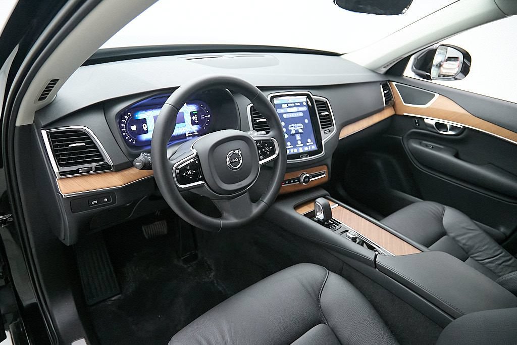 Certified 2024 Volvo XC90 T8 Plus AWD/4WD image 12