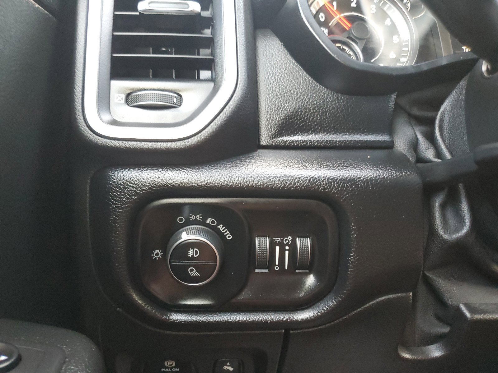 Used 2019 RAM 1500 Big Horn RWD image 21
