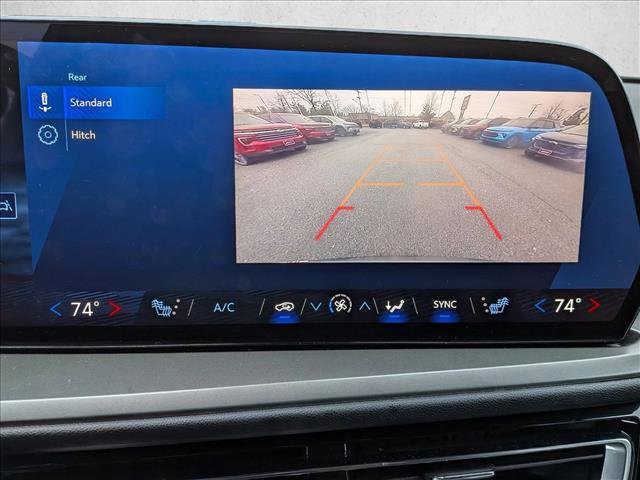 Used 2025 Chevrolet Traverse LT image 11