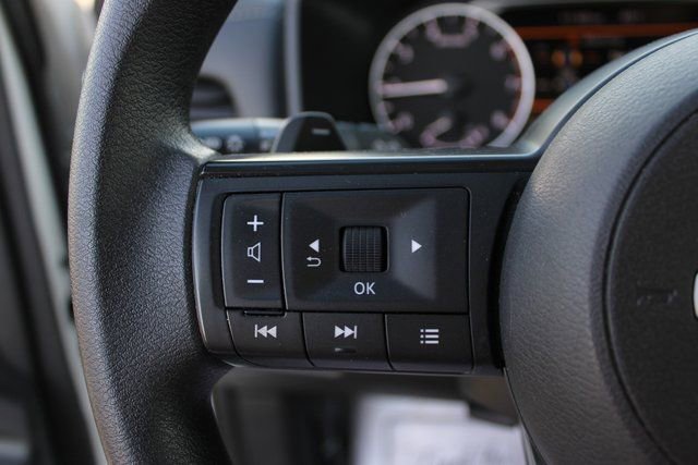 Used 2023 Nissan Rogue S image 15