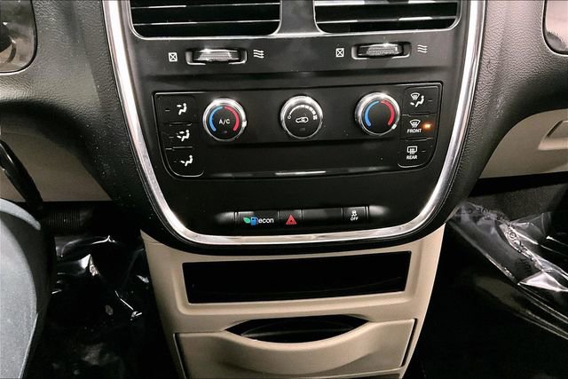Used 2017 Dodge Grand Caravan SE w/ UConnect Hands-Free Group image 16