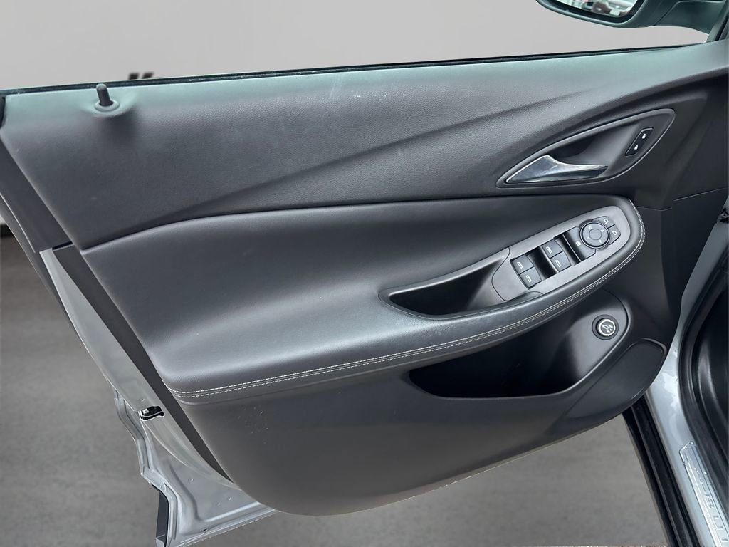 Used 2023 Buick Encore GX Select image 23