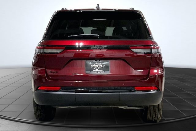 Used 2025 Jeep Grand Cherokee Altitude image 4