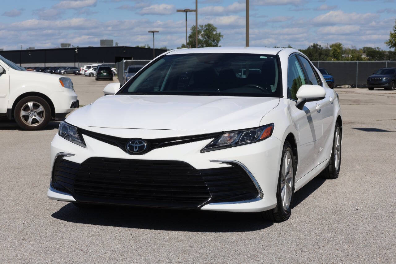 Used 2022 Toyota Camry LE FWD image 6