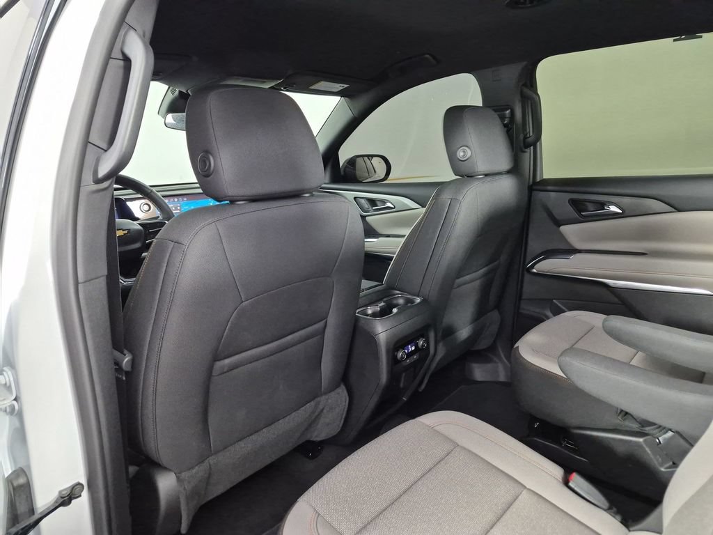Used 2025 Chevrolet Traverse LT w/ Driver Confidence Package FWD image 34