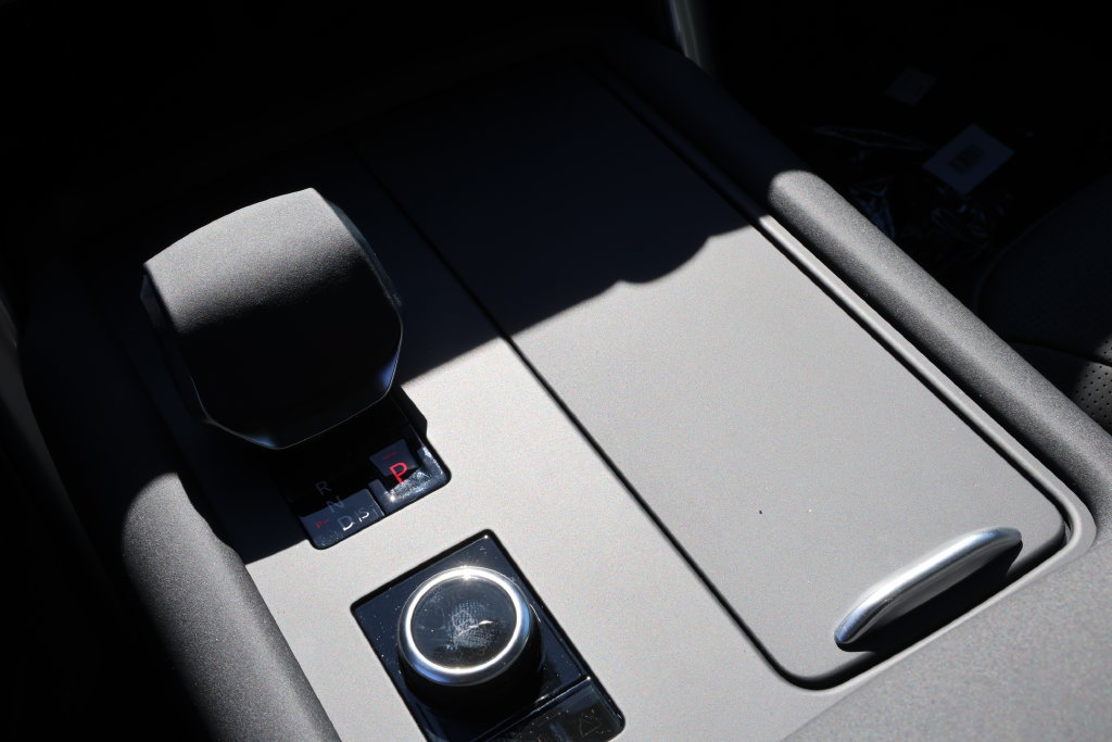 New 2026 Land Rover Discovery Limited Edition AWD/4WD image 22