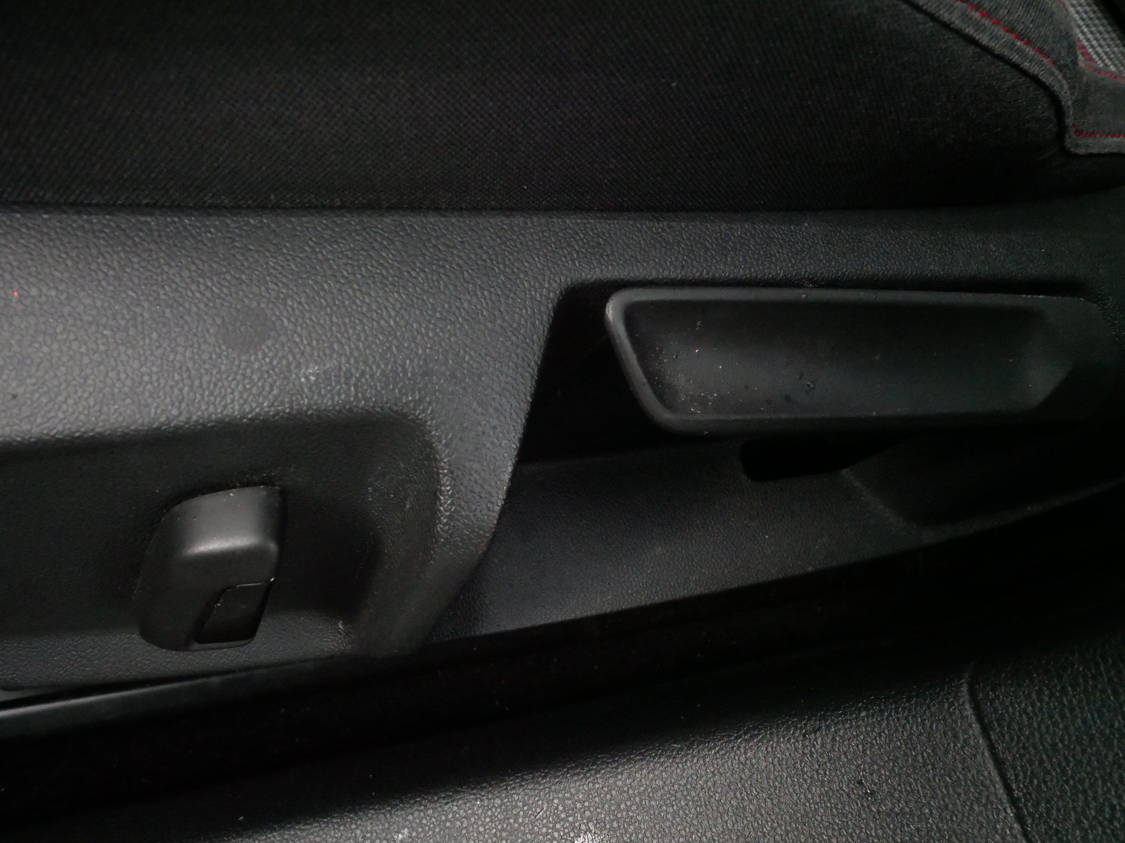 Certified 2022 Volkswagen GTI SE FWD image 20