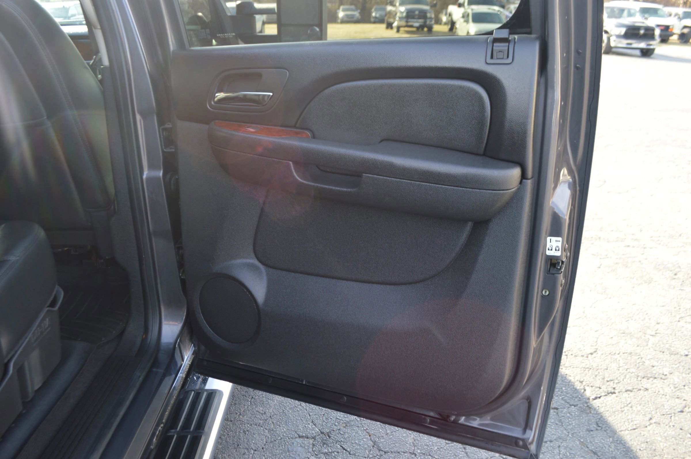 Used 2011 GMC Sierra 3500 SLT w/ SLT Convenience Package image 23