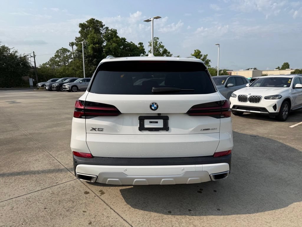 Certified 2024 BMW X5 xDrive40i w/ Premium Package AWD/4WD image 4