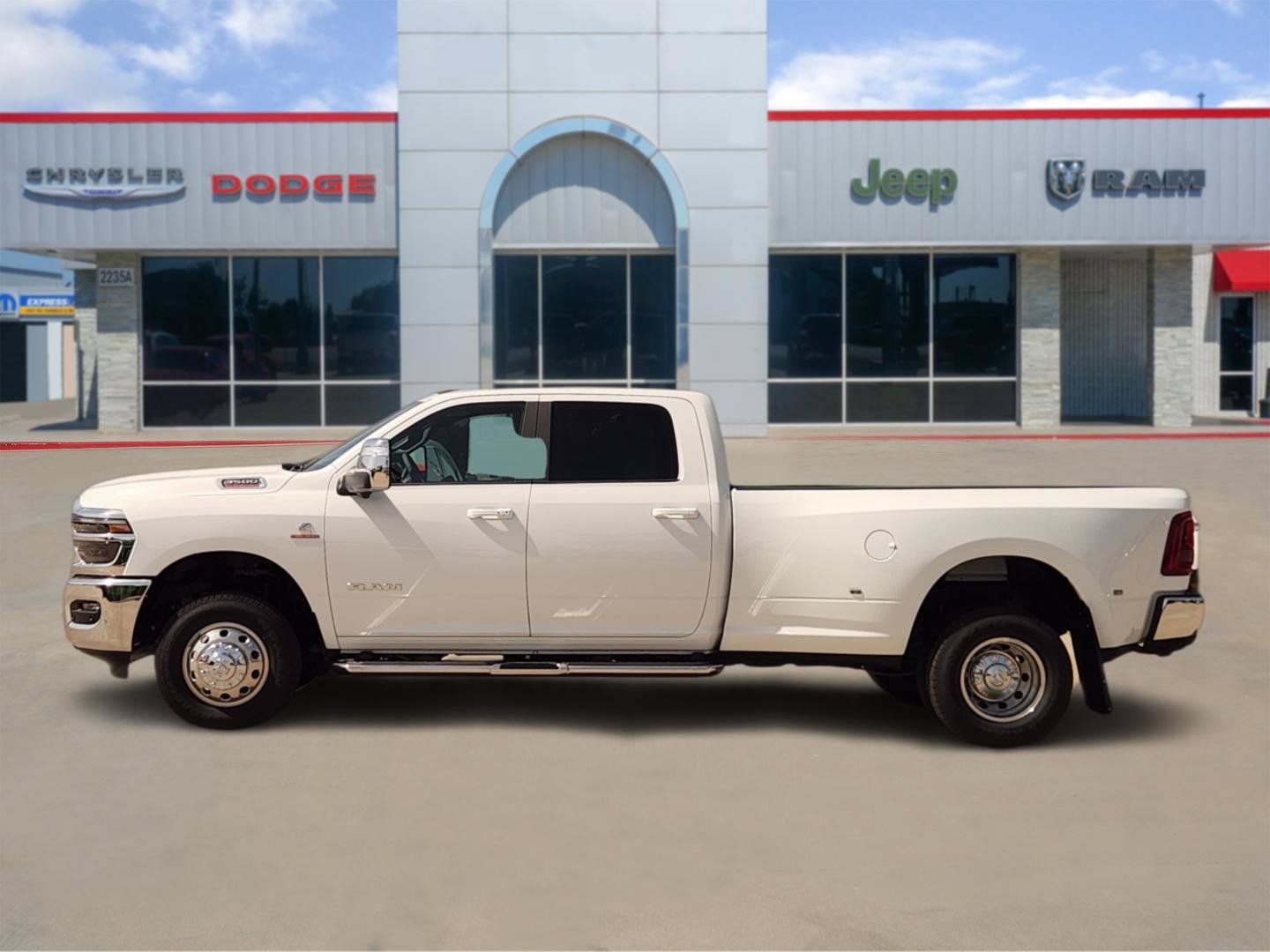 New 2026 RAM 3500 Laramie w/ Towing Technology Group AWD/4WD image 3