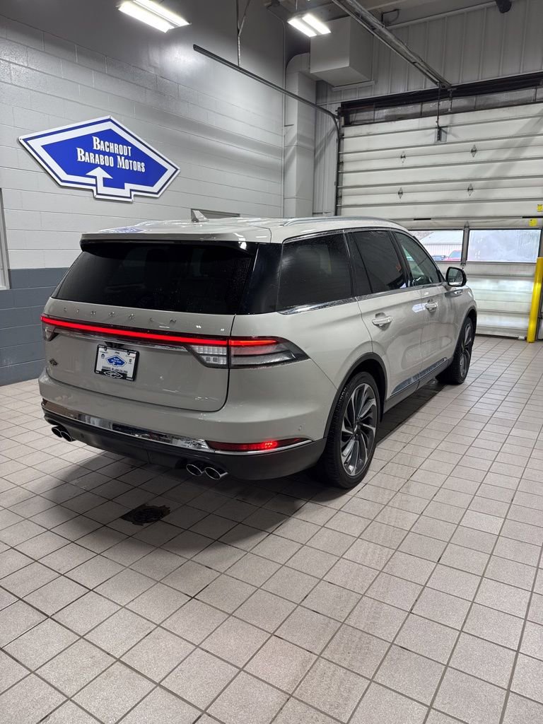 Used 2020 Lincoln Aviator Reserve w/ Equipment Group 202A AWD/4WD image 3