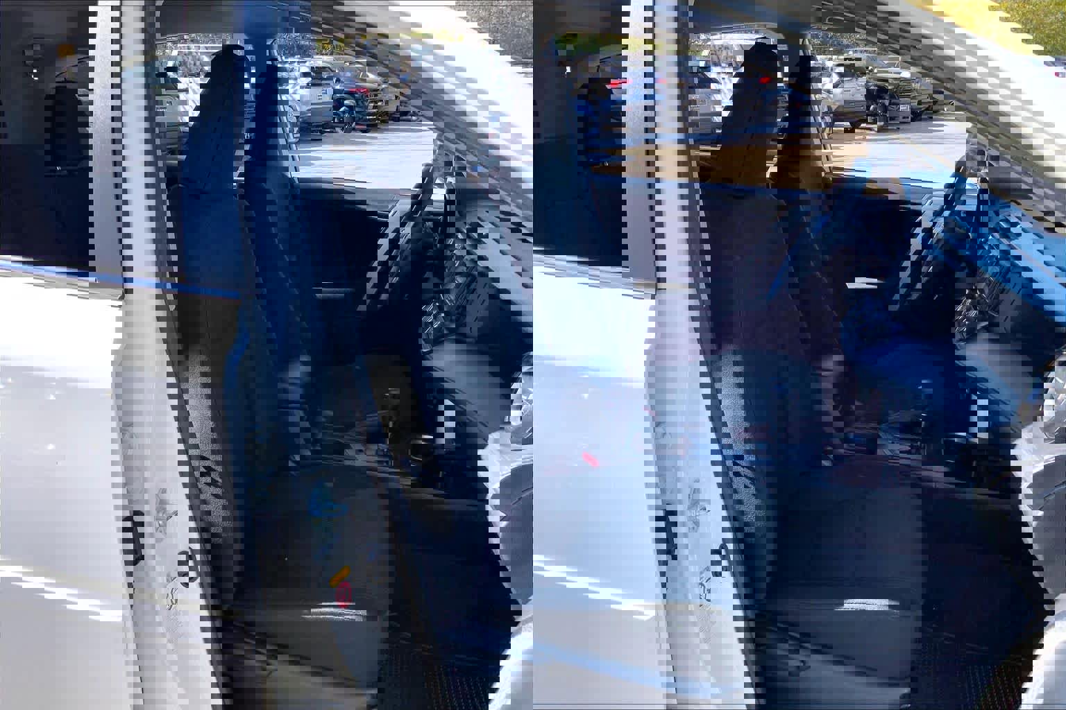 Used 2017 Toyota RAV4 LE image 8