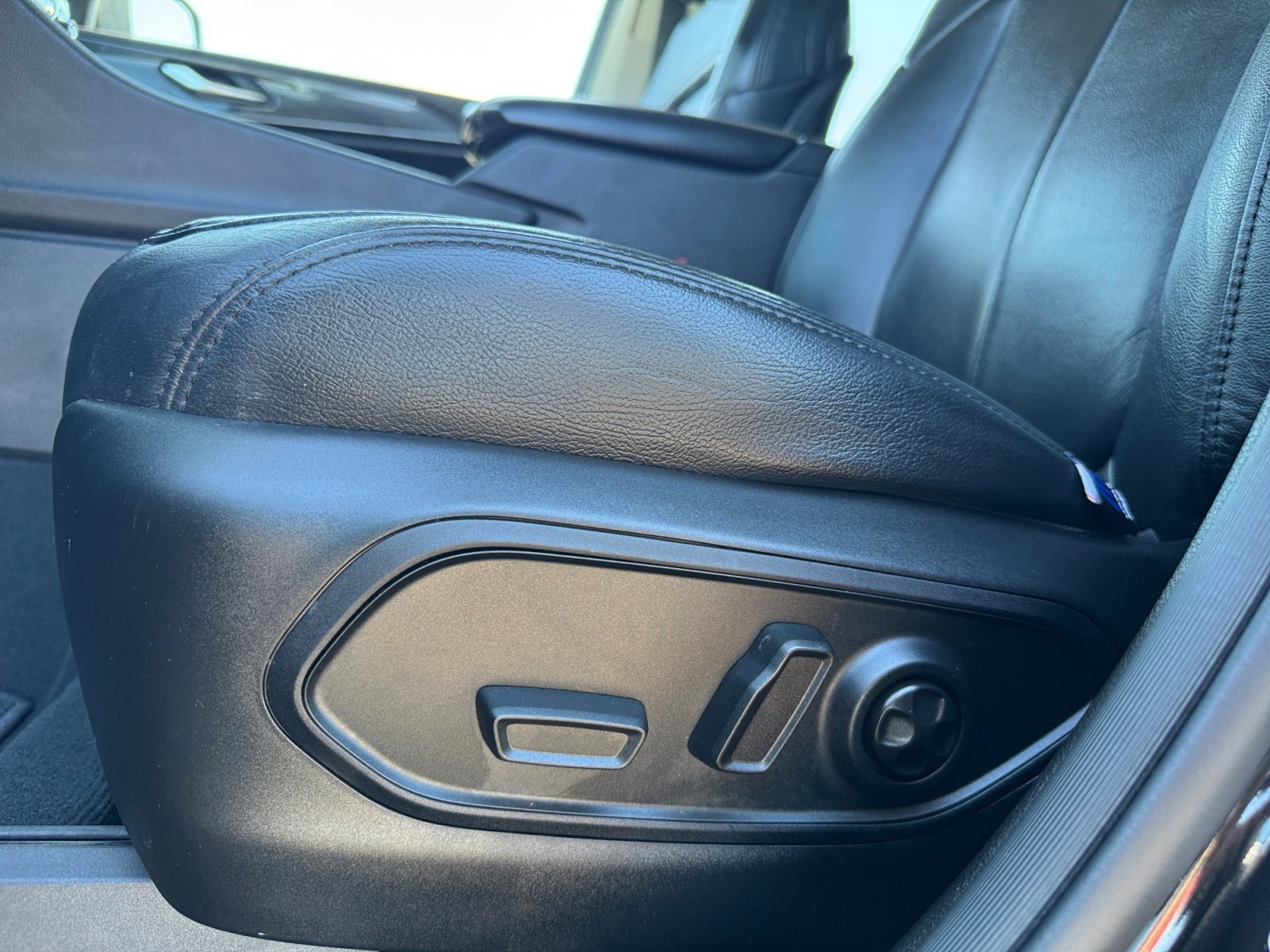 Used 2023 Jeep Grand Cherokee Laredo image 15