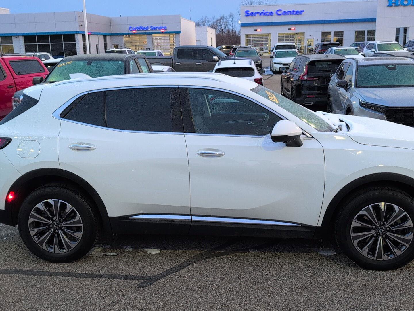 Used 2025 Buick Envision Preferred image 9