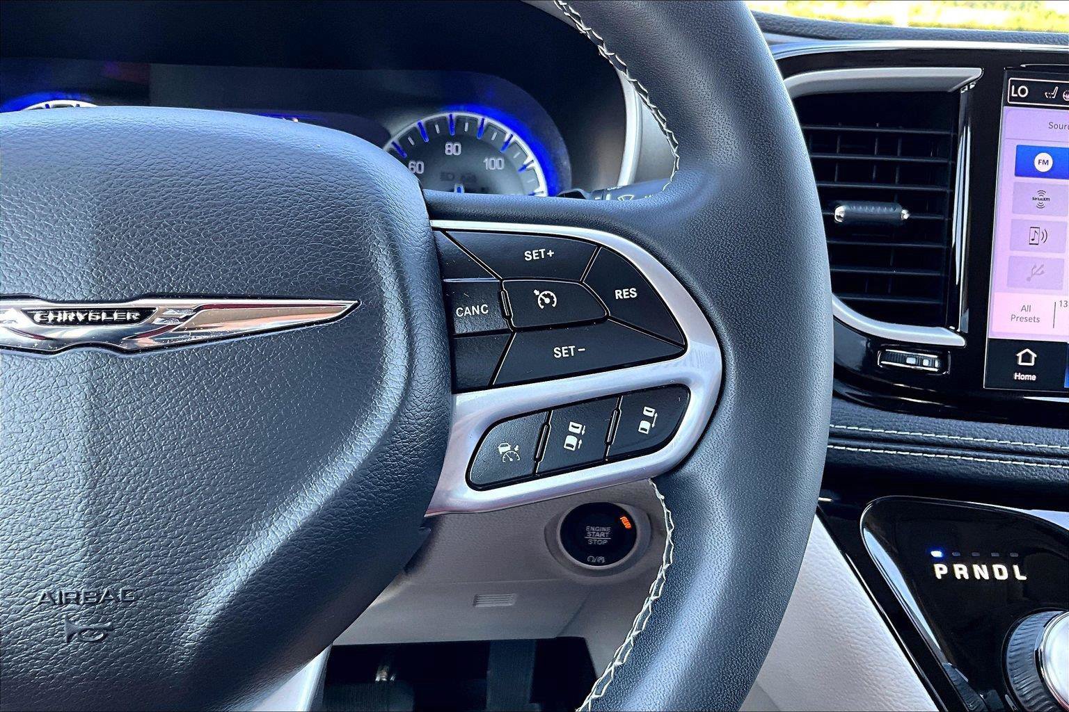 Used 2023 Chrysler Pacifica Touring-L AWD/4WD image 22
