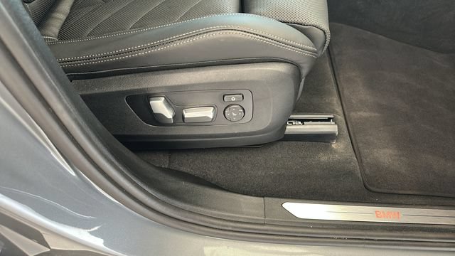 Used 2025 BMW X5 xDrive40i AWD/4WD image 27