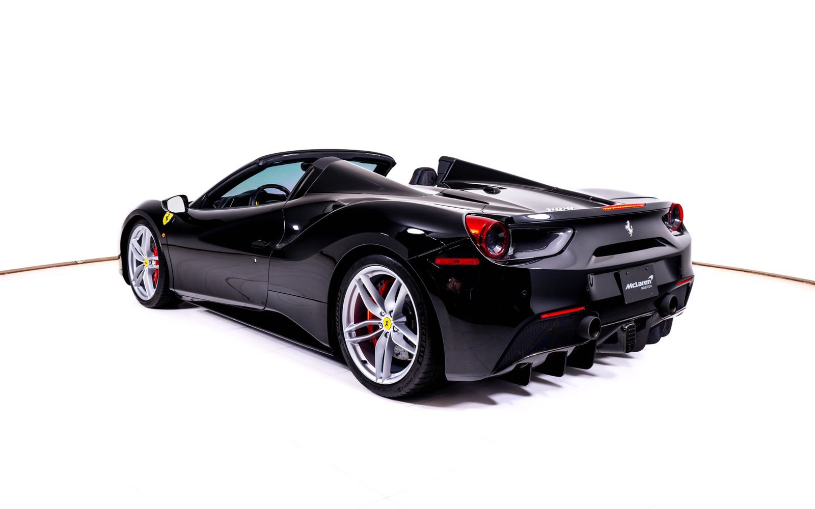 Used 2018 Ferrari 488 Spider RWD image 5