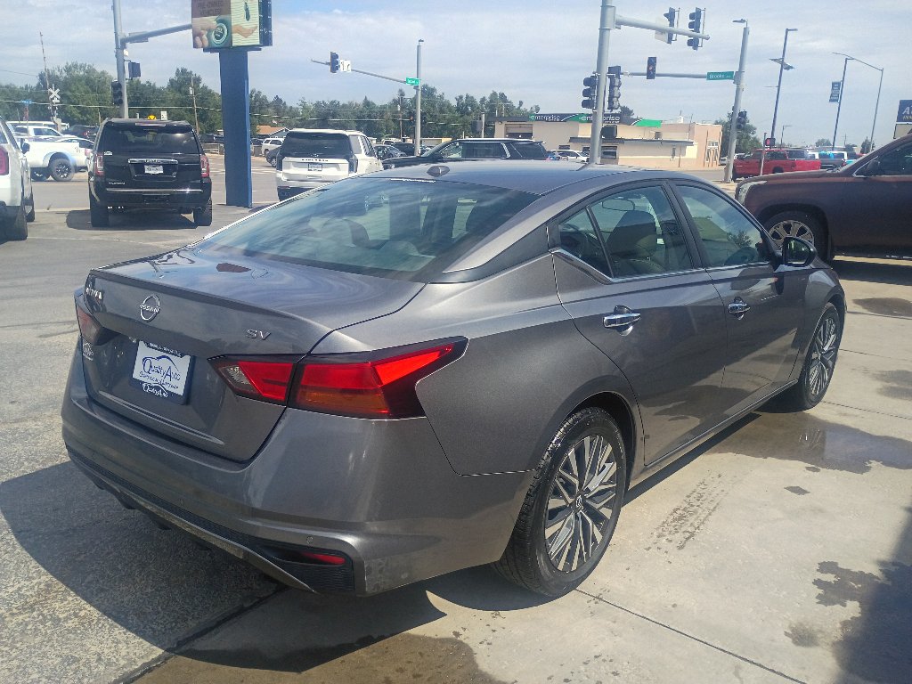 Used 2024 Nissan Altima 2.5 SV FWD image 6